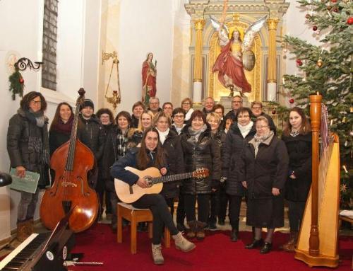Traditionell wie jedes Jahr stimmten sich die Barbarasingers und Ihre zahlreichen Besucher in der Kirche St. Michaeli in Salksdorf mit Ihre Weihnachtsandacht auf Weihnachten ein